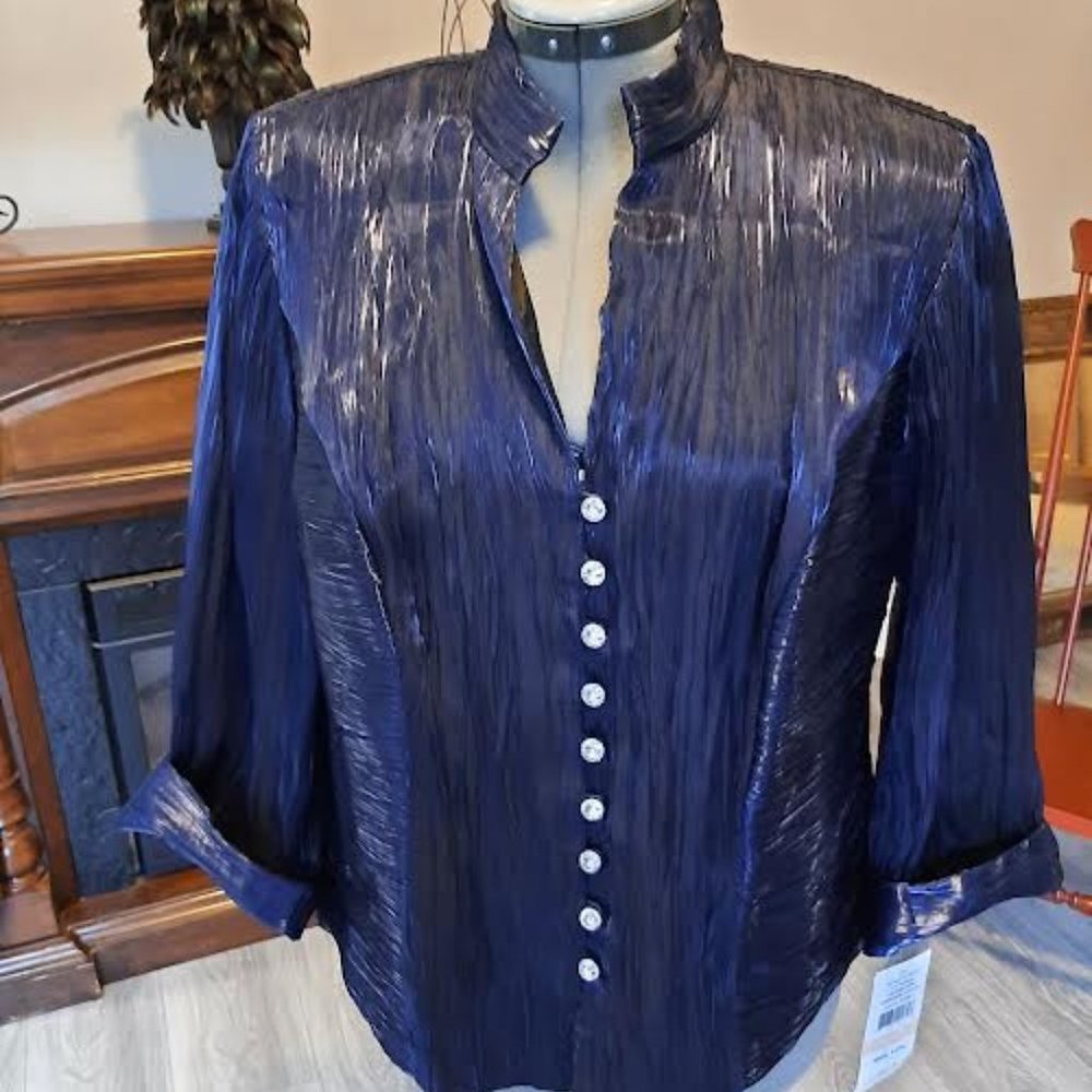 J.R. Nites Woman New With Tags crushed, longsleeve mandarin collar shirt size 14